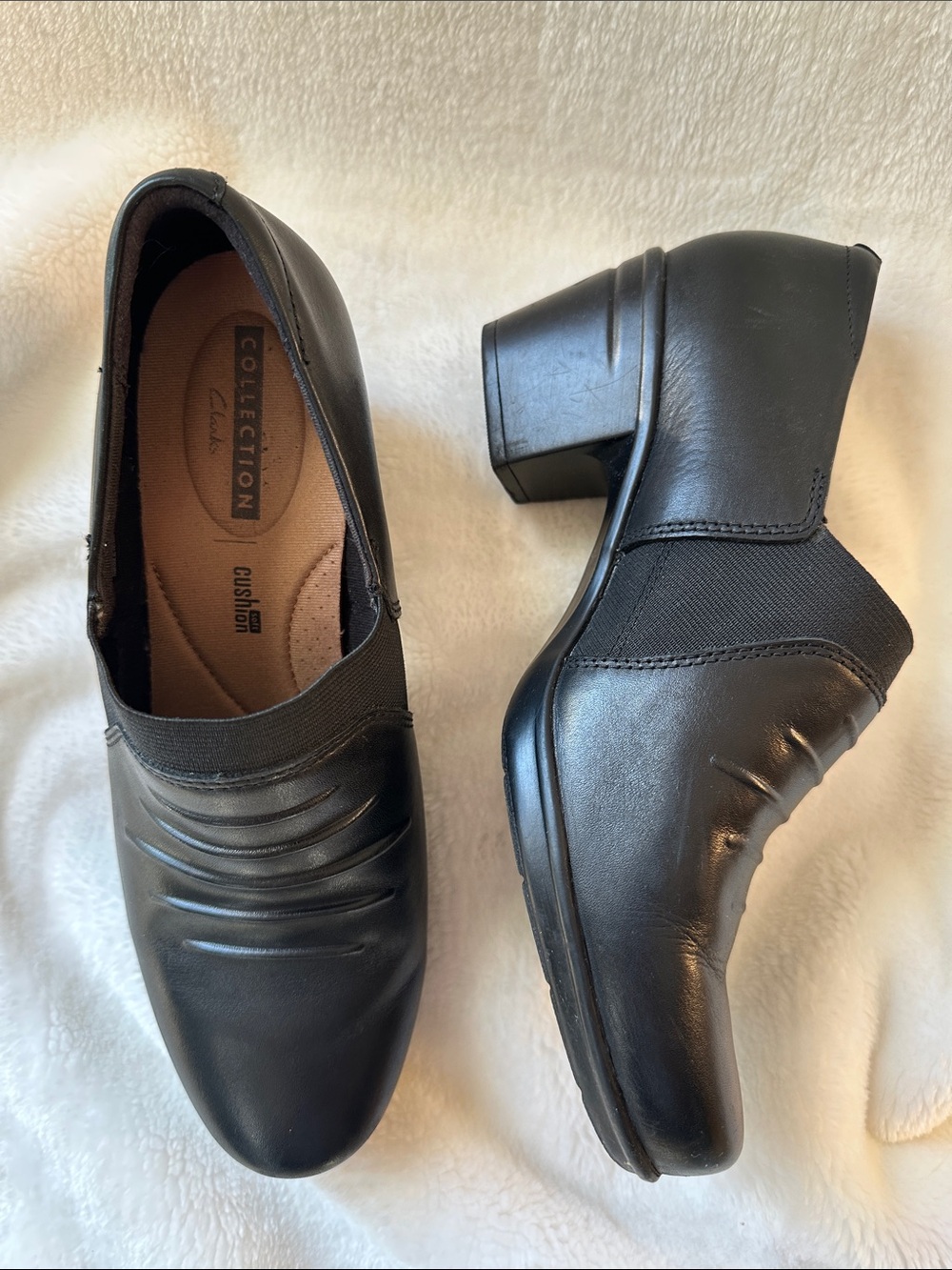 CLARKS Women’s Black Slip-On Low Heel Leather Loafers Sz 7.5 Classic Quality